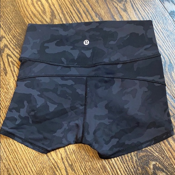 Lululemon shorts 6 - Picture 2 of 3